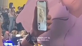 【BABYMONSTER】CHIQUITA妈妈在曼谷参加哥哥的演出活动上与她通进行视频通话