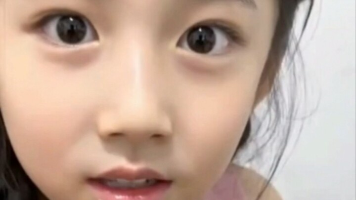 Ya ampun, imut dan ceria 100 poin! Di mana sih bisa dapat angsa cewek seimut ini? ꈍ◡ꈍ