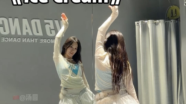 Mùa hè thì phải có kem! Có Na ngọt ngào quá~