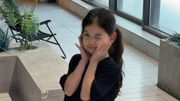 วันนี้จะเต้นแบบแปลกๆ นะ ฮิฮิ
