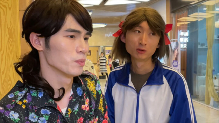 Did you guys used to be this clingy with your parents when you were kids?