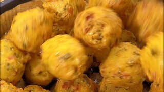 Tahun Baru Imlek sebentar lagi. Tahun ini giliranku membuat bakso goreng untuk ibuku!