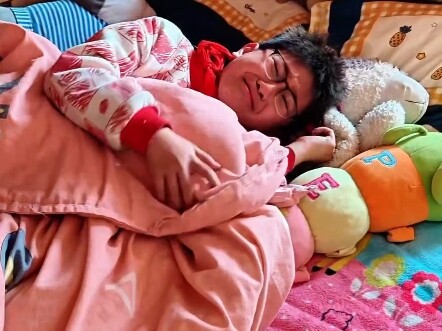 الخبز الصغير لم يتعرض للتنمر في المدرسة، لكنه تعرض للإذلال الواضح من والده في المنزل، وما إن سمع عن 