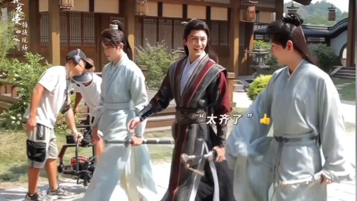 “Lotus楼” behind-the-scenes: The three brothers march in such perfect unison—turns out there’s someon
