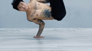 Tutorial terperinci tentang cara merobohkan kursi dengan satu tangan. Kalau kamu tidak belajar setel