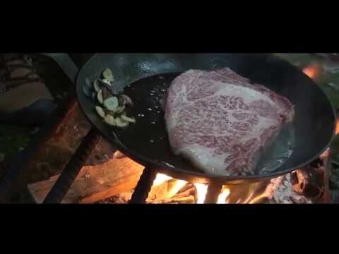 Solo Bushcraft - Cooking on a rainy day