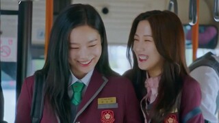 นักเรียนหญิงดีเด่นและสาวงามของโรงเรียนก็น่าดูเหมือนกัน! - - มุน กา-ยอง ปาร์ค ยู-นา (Orange in the Or