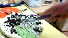 ASMR CUTTING AND MOVING SOUNDS - MY GIRLFRIEND AND HER OREO CHEESECAKE