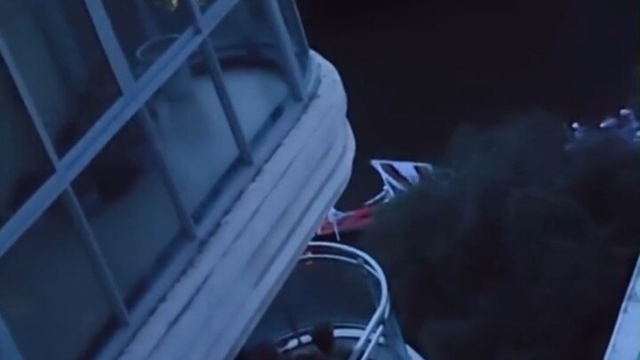 Should you run when this happens? One wrong move and it’s curtains!