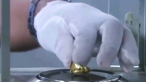 A woman sold her ancestral gold ring and, by selling boxed lunches, climbed to the pinnacle of her l