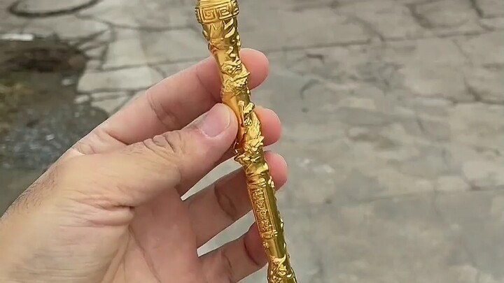 Writing with a golden brush must feel amazing.