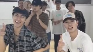 【KAT-TUN】All members do the kawaii dance, with teammates letting loose and a flustered Takuya