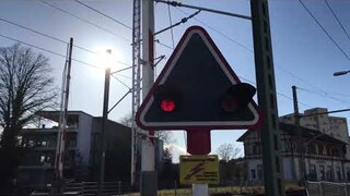 Schaffhausen Bad Bhf Level Crossing (Baden-Württenberg, Germany) (take 3)