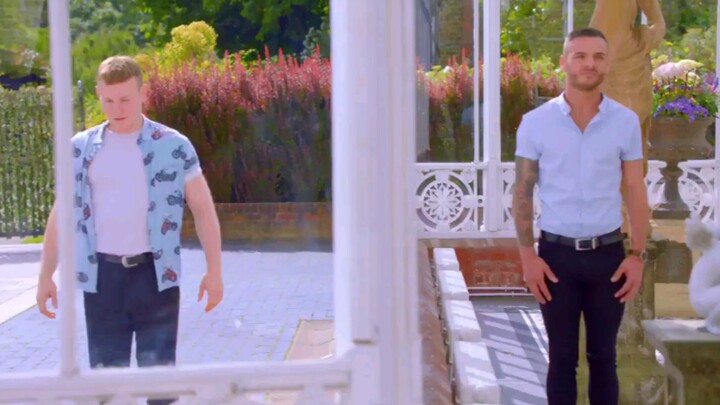 In a dating dance show in the UK, two people performed a beautiful and touching dance together with 