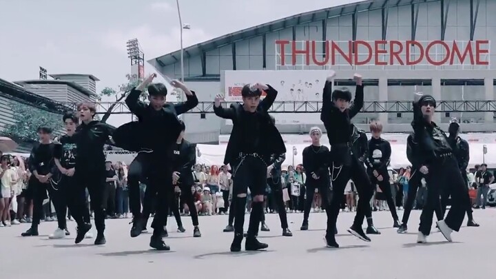 【NCT】نسخة بوب خارج مكان إقامة حفل تايلاند! (رقص رائع)