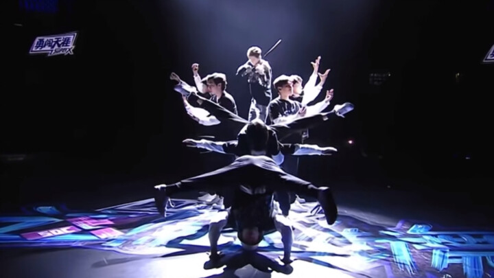 ทีมของหลิวเสี่ยนหัวโชว์สุดอลังการเพลง “Rhapsody” ด้วยไวโอลินและแดนซ์สตรีท ไฟลุกในรอบชิงชนะเลิศ The R