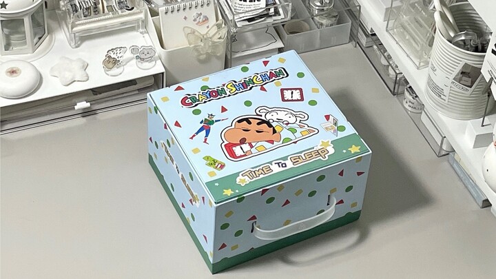 Opening Crayon Shin-chan gifts that everyone wants to keep for themselves…