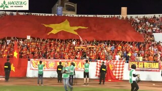 Giây phút xúc động khi biển người SVĐ Cẩm Phả hô vang #doisong #seagame3