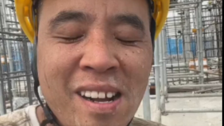 “Giáo dục bằng cảm giác tội lỗi — Ba ơi, con đã đạt 70 sao trong Vương Giả rồi, ba cố lên!”