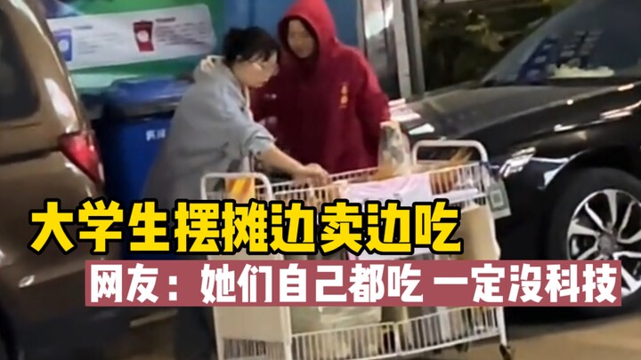 College student sets up a stall to sell pot-pot chicken, joking with passersby while eating.