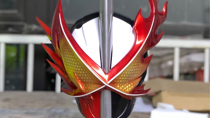 Mũ bảo hiểm Kamen Rider Holy Blade được phục hồi và tiết kiệm chi phí nhất