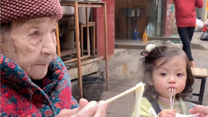 98-year-old great-grandmother invites 1-year-old great-granddaughter to dinner