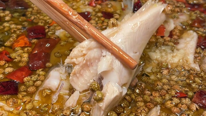 You call this sour fish soup? What’s it like using random fish bought online to make sour fish soup?