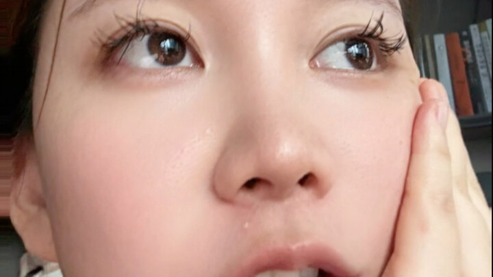 Hàng xóm ở tòa nhà đối diện hy vọng bạn sẽ thấy được video này.