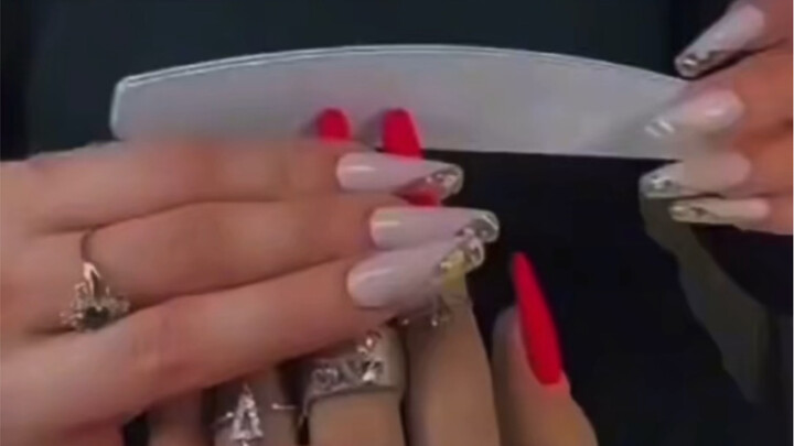 [Taehyung] Guoguo finally managed to find this nail art video, hahaha