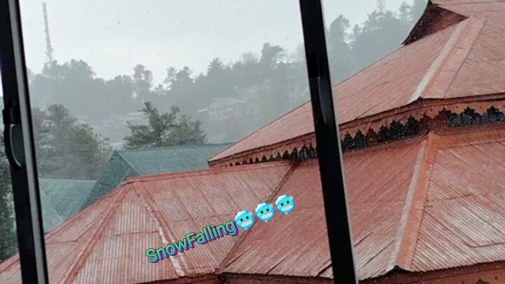 SnowFall_At_Murree_Mall_Road