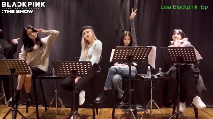 As the battle anthem “Pretty Savage” kicks in, BLACKPINK is back.