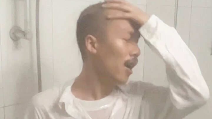 Cảm giác hơi giống Oh Se-hun.