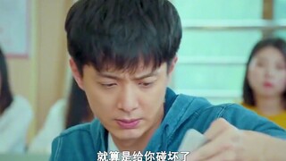 Cô gái nhà giàu làm hỏng máy tính của chàng trai nghèo, còn chế giễu anh ta nghèo, ai ngờ một câu nó