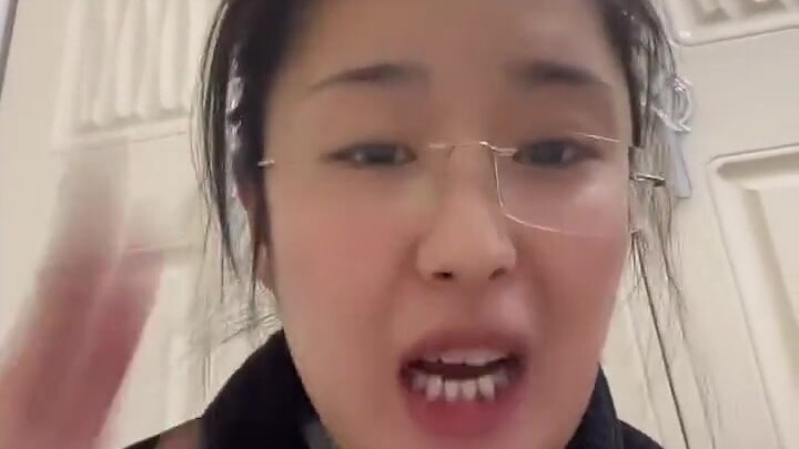 Alternative stand-up comedy: This girl from Northeast China is just so hilarious!
