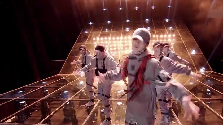 Gunakan "Love Shot" EXO untuk membuka tarian klon [Lu Han]