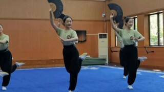 Bộ đôi quạt gấp Hoa Đán - Tiểu Sinh - Trường Nghệ thuật Tuồng Thiệu Hưng