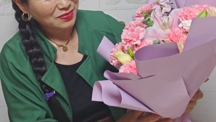 今天的康乃馨为您而开