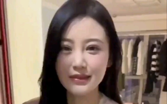 女孩:你懂我的故作矜持，我懂你的图谋不轨。谁都不愿意捅破这层纸