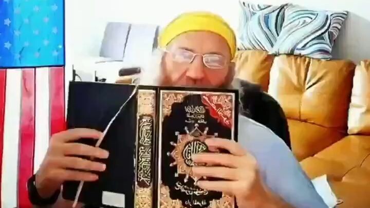 Recai İskender Kuran okuyor