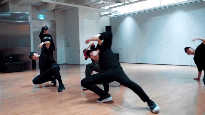 Jinkai Station C, everyone is fully energized—this phrase fits perfectly anywhere.