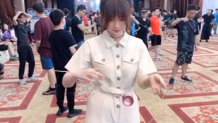 Ngày đầu tiên cố gắng trở thành một streamer không bao giờ trễ lịch đăng, check-in tại Giải Đấu Vô Đ