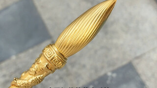It must be so satisfying to write with a golden brush!