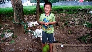 bocil atraksi main lato lato pake buah sukun