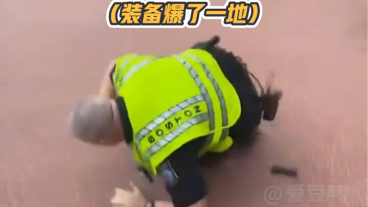 الطبيب: في أي مهمة أُصبت؟ الشرطة: الرجاء مشاهدة شريط الفيديو!