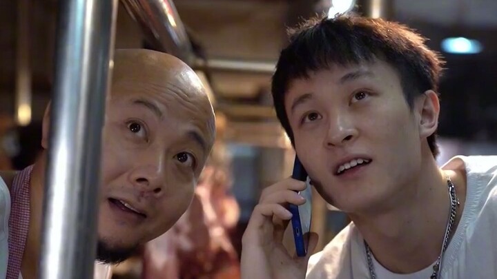 الرجل الذي يساوم على أسعار الخضار…