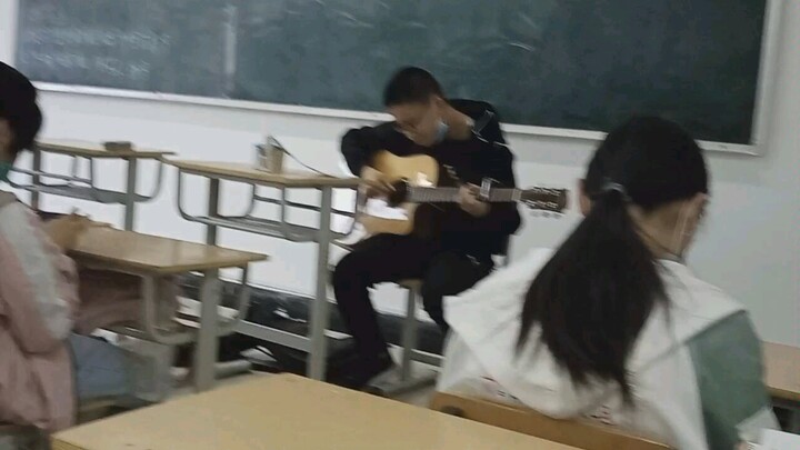 [Guitar Fingerstyle] Penampilan "Untitled" saya di kelas.