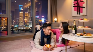 Kita gagal kencan buta, tapi akhirnya ditakdirkan bertemu lagi. Cinta kami lahir dari pertempuran