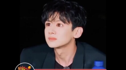 Anak anjing: Ngapa kamu nendang aku terus malah nyengir?