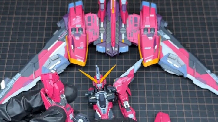 ความยุติธรรมที่ไม่มีที่สิ้นสุด! นี่คือเพดานสีชมพูสุดเท่! [ร้านโมเดลของชาร์]