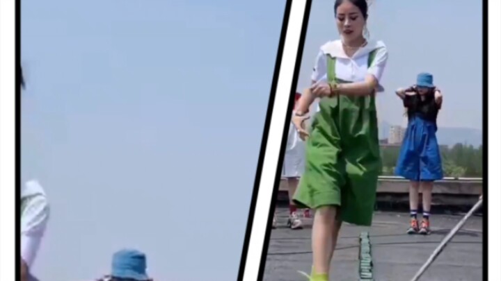 أي أخت صغيرة هي صديقتك المقربة